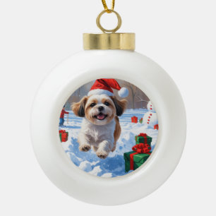 Boule En Céramique Shih Tzu courant dans la neige avec un chapeau de