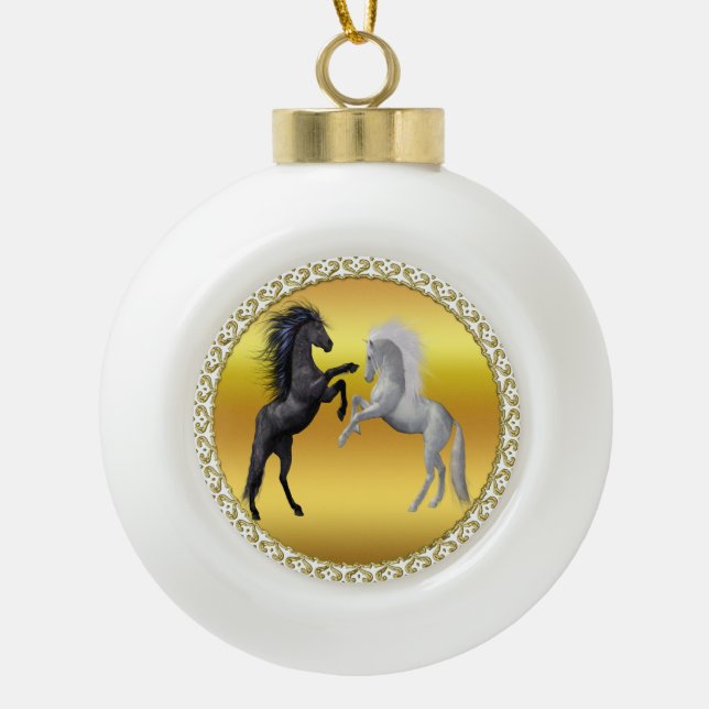 Boule En Céramique Un cheval noir et blanc qui se bat (Devant)