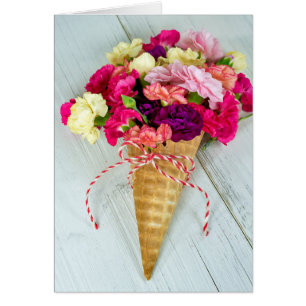 bouquet d'oeillet d'anniversaire dans cône gaufre
