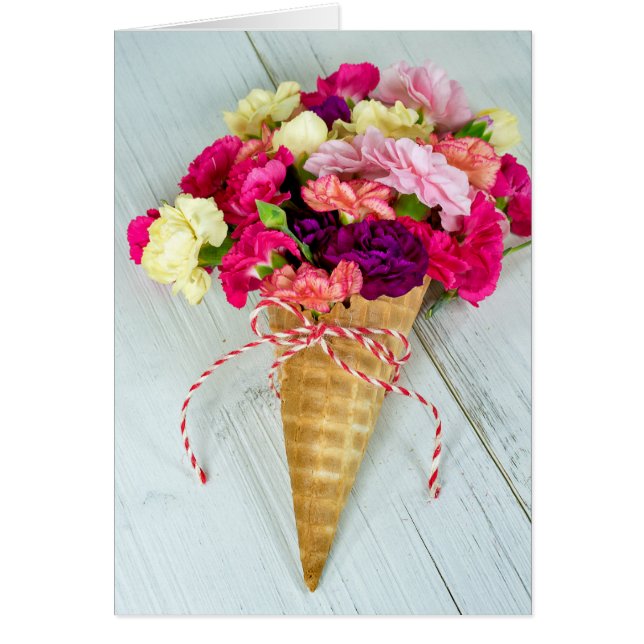 bouquet d'oeillet d'anniversaire dans cône gaufre (Devant)