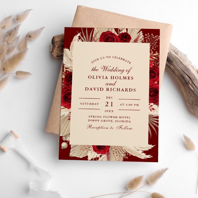 Bourgogne Tropical Rose Faire-part de mariage (Burgundy Tropical Roses Wedding Invitation on a table surrounded with pampas grass.)