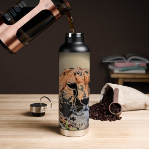 Bouteille à Cheetah Marques à l'eau isolée Bouteil