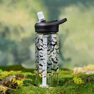 Bouteille d'eau aux chauves-souris noires volante