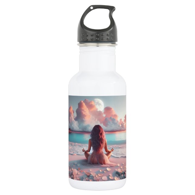 Bouteille D'eau Belle femme méditant sur la plage vierge (Devant)