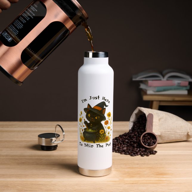 Bouteille D'eau Chat noir "Je suis juste là pour remuer le pot" (Café (pivoté))