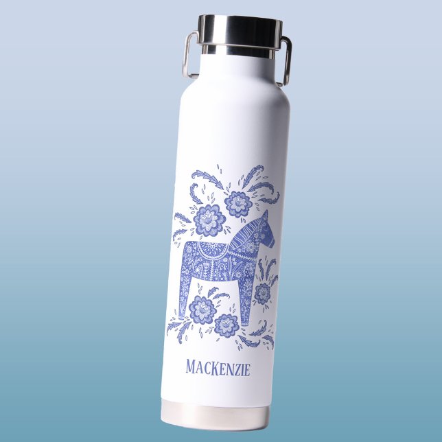 Bouteille D'eau Cheval de Dala suédois personnalisé (Swedish Dala Horse personalized blue and white water bottle)