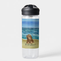 Bouteille d'eau de chiot mignonne de plage