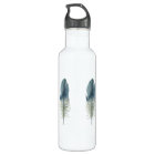 Plume tirée par la main d'aquarelle de gris bleu