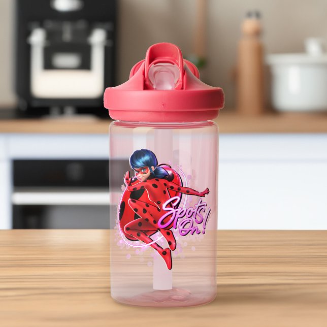 Bouteille D'eau Ladybug miraculeux | Spots Sur Graphic (Water bottle on counter)