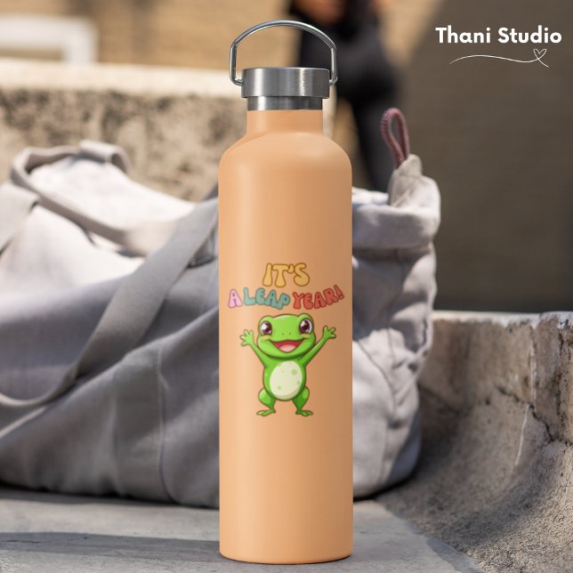 Bouteille D'eau Leap Année Cute Happy Frog Moderne Typographie Vin (Créateur téléchargé)