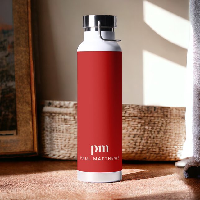 Bouteille D'eau Monogramme et nom personnalisés minimaux rouges si (Personalize with your initials and name.)
