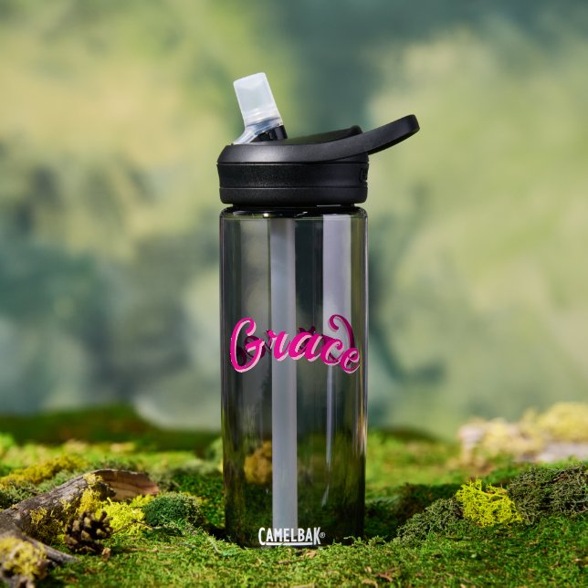 Bouteille D'eau Nom Grace en rose passionné, (En extérieur (pivoté))
