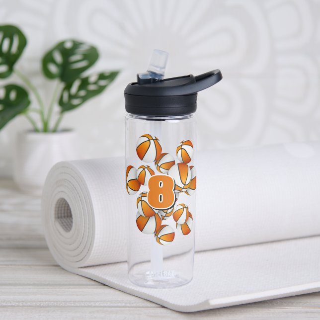 Bouteille D'eau numéro de maillot enfant sur des boules de basket  (Yoga)