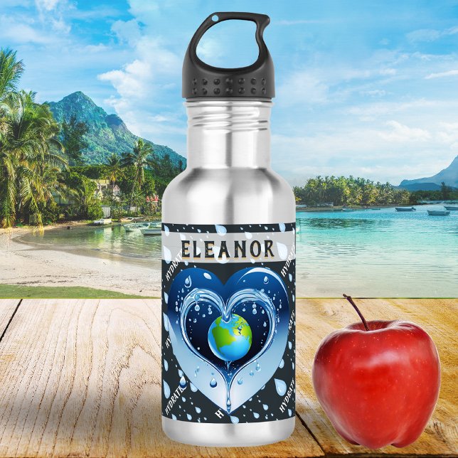 Bouteille D'eau Planète Terre Hydration Green Blue Heart (A reusable, stainless steel water bottle, with a picture of planet earth and water in a heart shape)