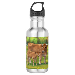 Bouteille D'eau Vache d'Aubrac et veau mignon dans le pâturage de 
