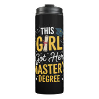 Cette fille a obtenu son diplôme de master en 2026