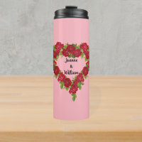 Couronne en forme de coeur de roses rouges sur ros