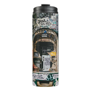 BOUTEILLES ISOTHERMES MACHINE ATM AVEC GRAFFITI