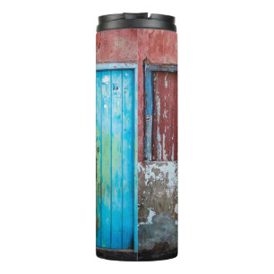 Bouteilles Isothermes Mur, porte et fenêtre rouge, bleu et gris