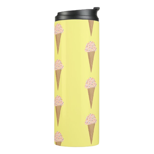 Bouteilles Isothermes Saupoudrer de fraises de crème glacée rose (Tourné sur la gauche)