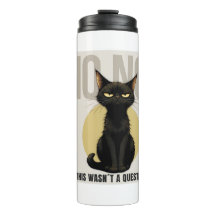 Tasse de café avec un mème de chat noir drôle