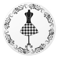 Mannequin de couture noir et blanc en forme de cor