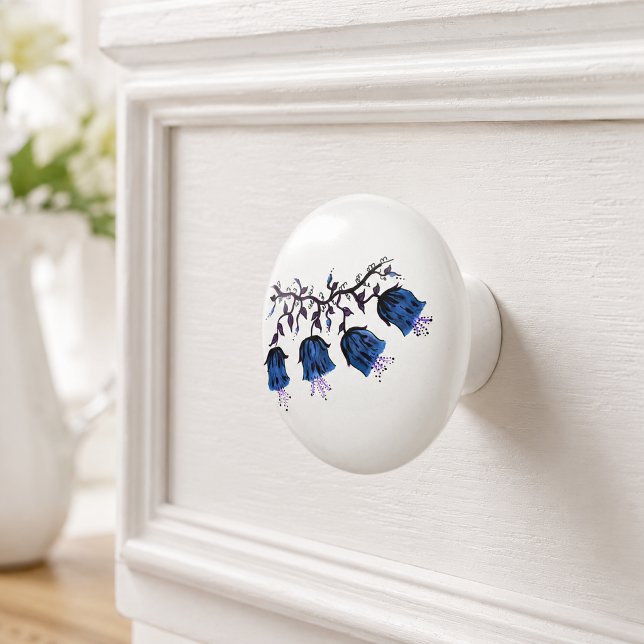 Bouton De Porte En Céramique Tiroir à fleurs de cloches de Cantorbéry bleues (Blue Canterbury Bells on Vine Flowers Drawer Pull)