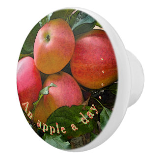 BOUTON DE PORTE EN CÉRAMIQUE "UNE POMME PAR JOUR"./CLUSTER DES POMMES KNOB CÉRA