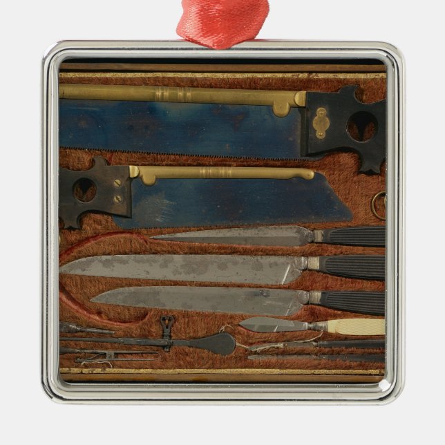 Box of anatomical instruments metal ornament (Front)