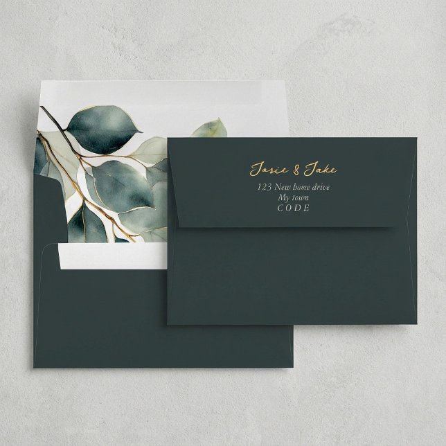 Branche Eucalyptus et enveloppe feuille verte (Eucalyptus branch and green leaves envelope.)