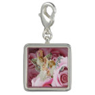 Faisant à un rose Lei