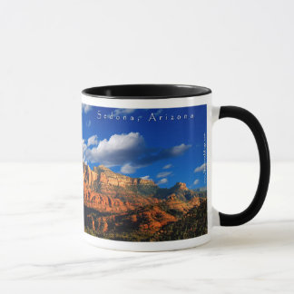 Brett sur la roche de cathédrale et la tasse de