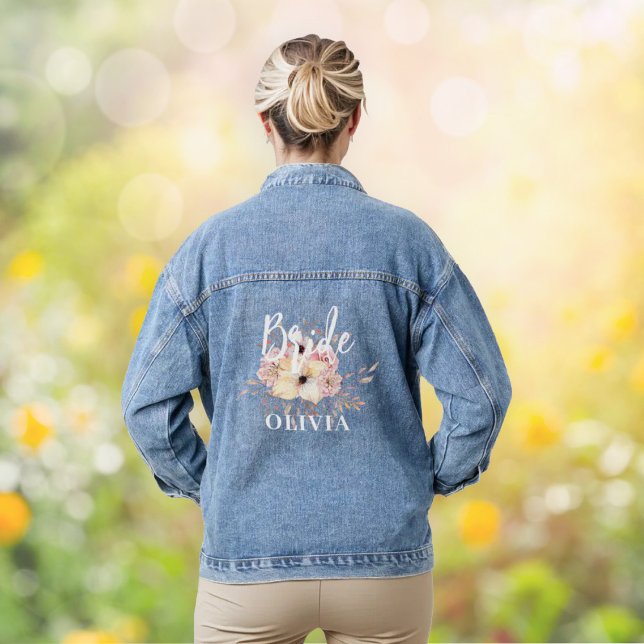 Bride Moderne Aquarelle Nom Floral (Stylishly Personalize this Modern Denim Jacket with the Bride's Name)