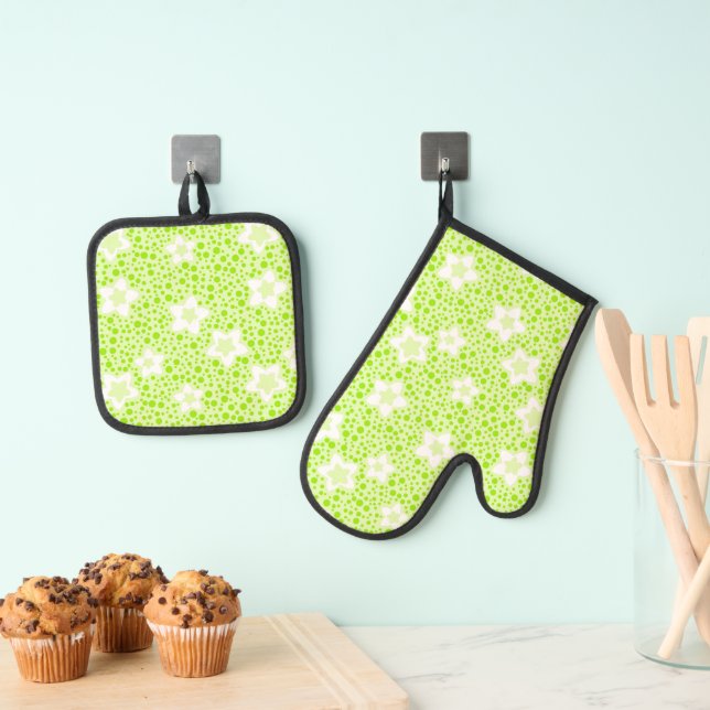 Bright green retro polka dots with floral pattern  oven mitt & pot holder set (Insitu(Hanging))