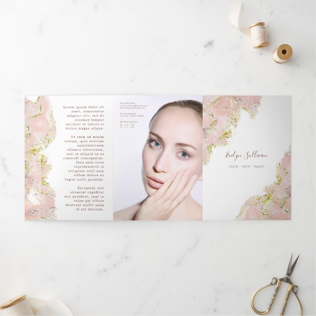 Brochure triplée design marbré rose (Extérieur)