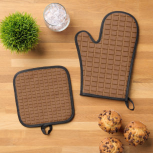 Brown chocolate slab patterned oven mitt & pot holder set