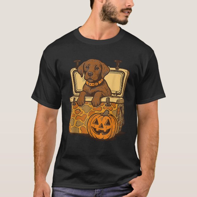 Brown Lab in Camo Cooler Pumpkin Hunting Dog Hallo T-Shirt (Front)