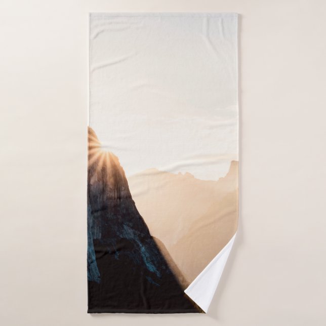 BROWN ROCKY MOUNTAIN DURING DAYTIME BATH TOWEL (Bath Towel)