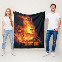Brûler la couverture en polaire de l'église