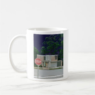 Brutalisme sur une tasse