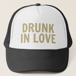 "Bu casquette de camionneur dans amour"
