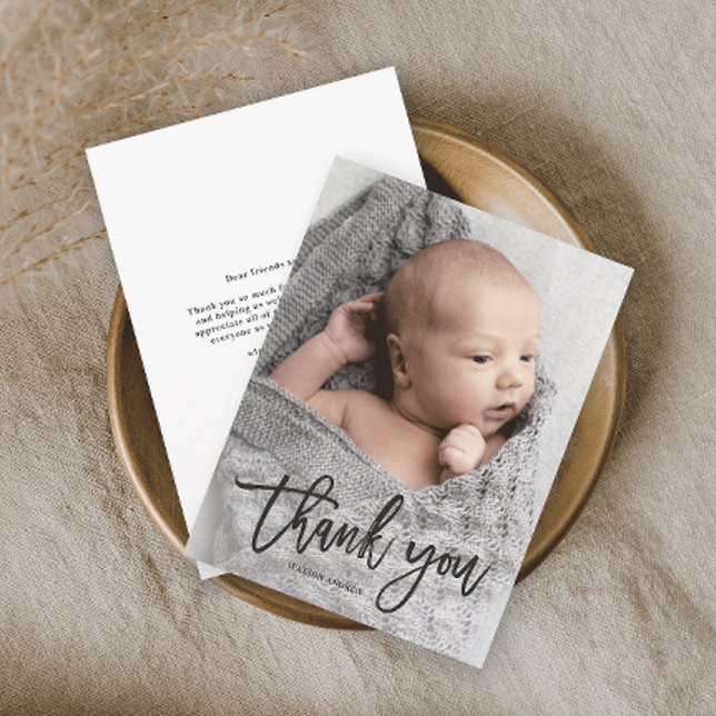 Budget photo manuscrite Carte de remerciements béb (Simple photo baby thank you card with modern handwritten script typography overlay.)