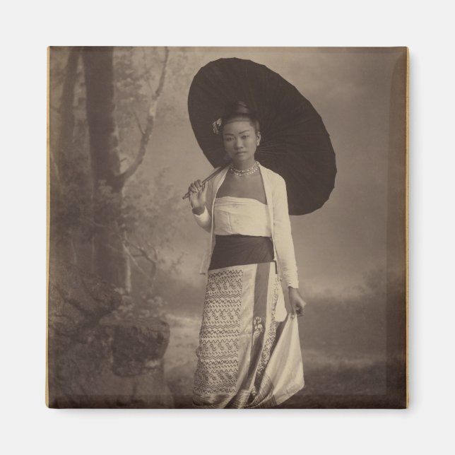 Burmese lady magnet (Front)