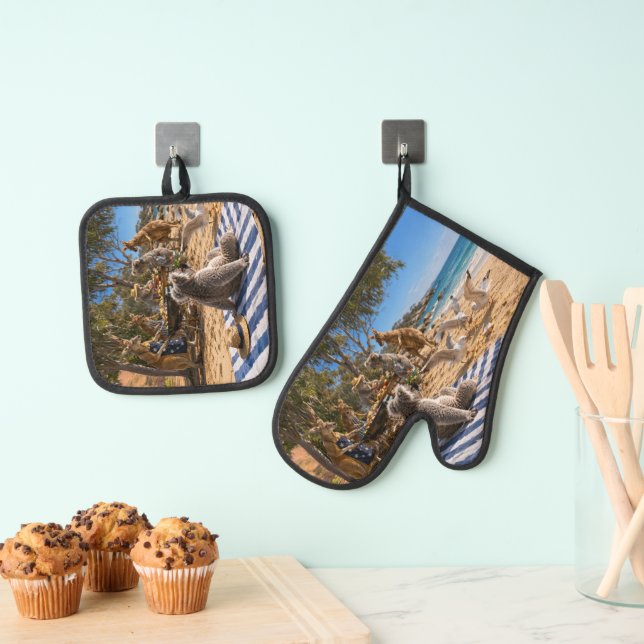 Bush BBQ with Kangaroos and Koalas Oven Mitt & Pot Holder Set (Insitu(Hanging))