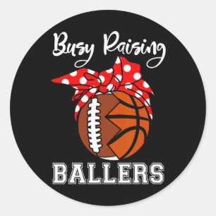 Busy Raising Byllers Fun Footbyll Bysketbyll Mom Classic Round Sticker