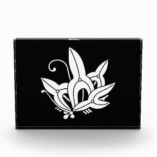 Butterfly-shaped arrowhead photo block
