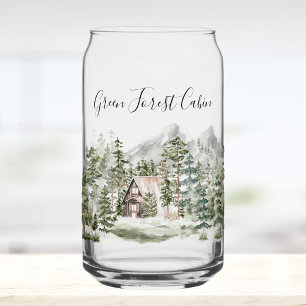 Cabane aquarelle dans la forêt de pins verts boisé