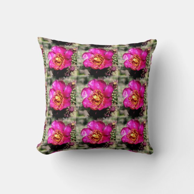 Cactus flower pillow (Front)