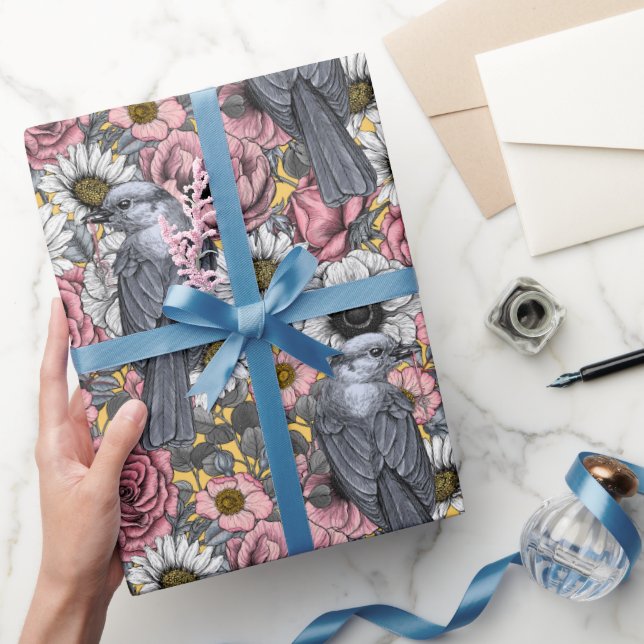 Cadeau Jays gris et papier d'emballage de fleurs (Cadeaux)