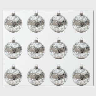 Cadeau Ornements d'argent sur papier d'emballage blanc